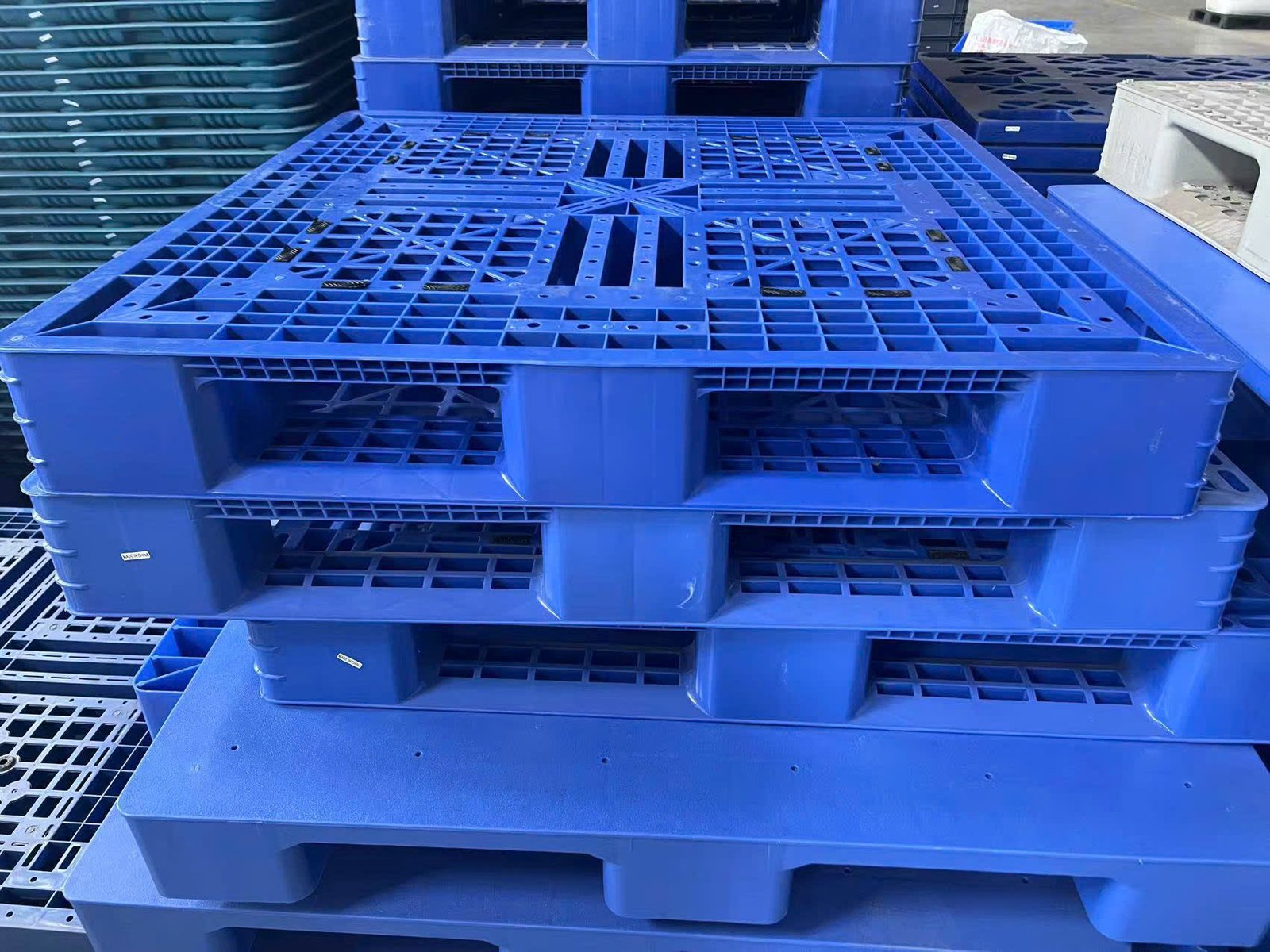 Heavy-Duty Multipurpose Industrial Plastic Pallet